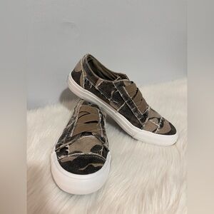 🐡 Blowfish Women’s Camo Sneakers